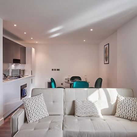 Seven Living Slough - Free Parking & Fast Wi-Fi Apartment ภายนอก รูปภาพ