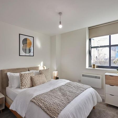 Seven Living Slough - Free Parking & Fast Wi-Fi Apartment ภายนอก รูปภาพ