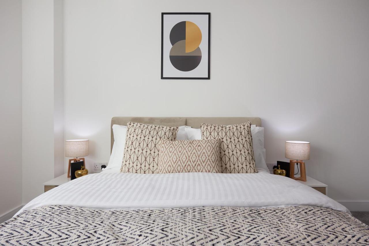 Seven Living Slough - Free Parking & Fast Wi-Fi Apartment ภายนอก รูปภาพ