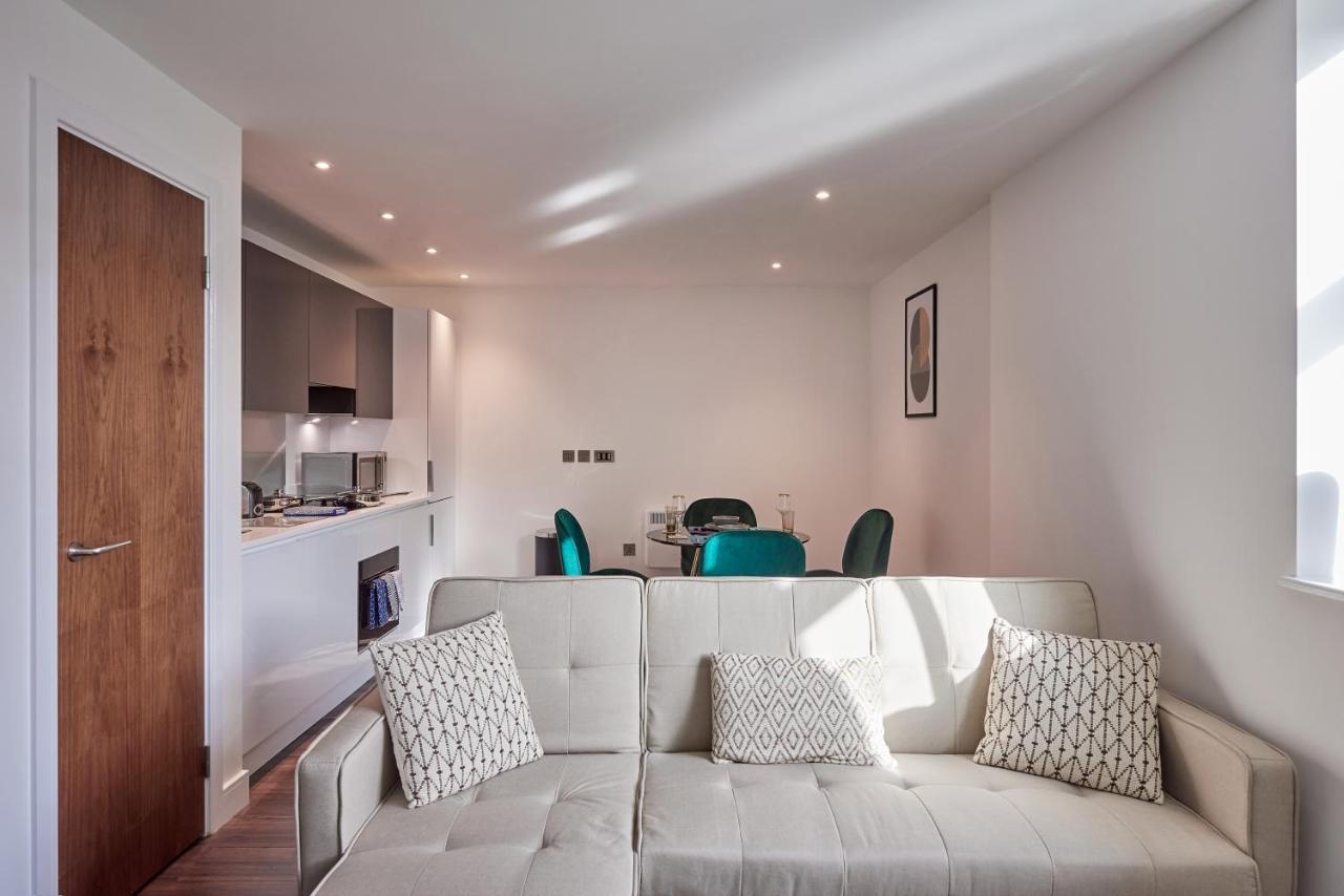 Seven Living Slough - Free Parking & Fast Wi-Fi Apartment ภายนอก รูปภาพ