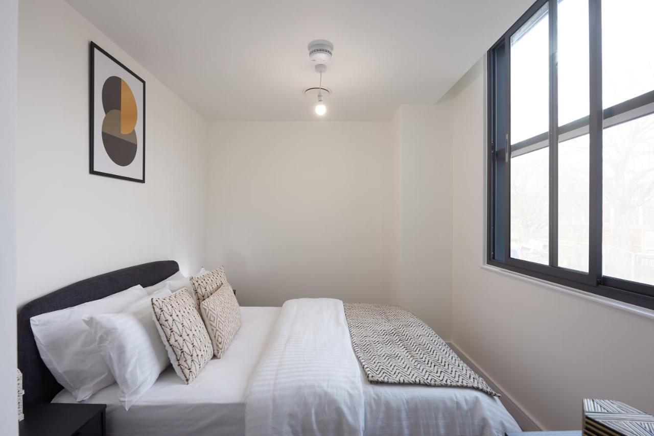 Seven Living Slough - Free Parking & Fast Wi-Fi Apartment ภายนอก รูปภาพ
