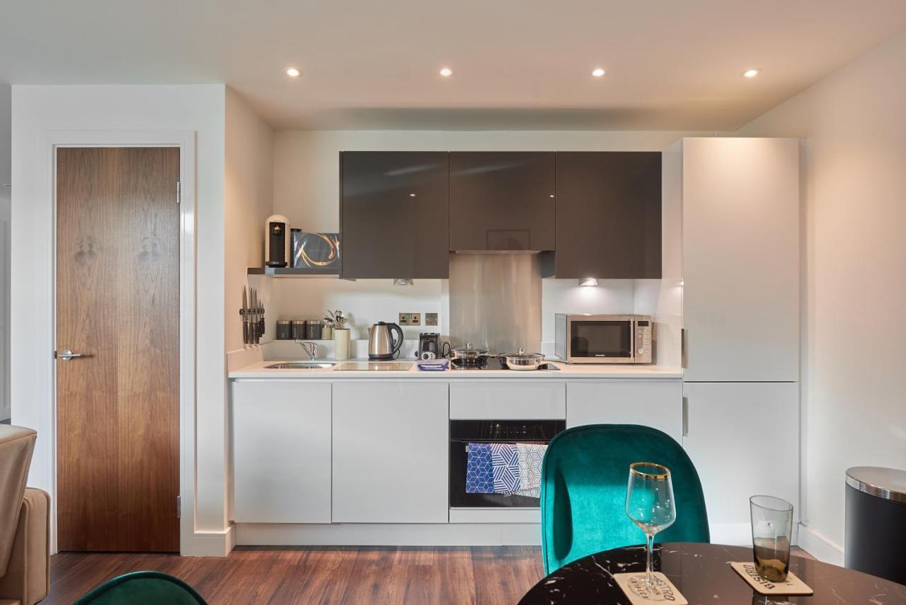 Seven Living Slough - Free Parking & Fast Wi-Fi Apartment ภายนอก รูปภาพ
