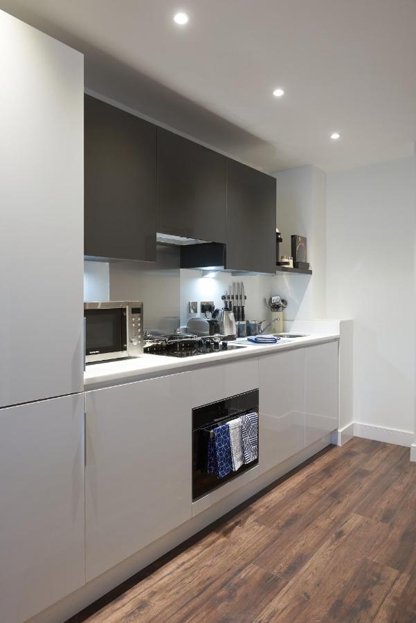 Seven Living Slough - Free Parking & Fast Wi-Fi Apartment ภายนอก รูปภาพ