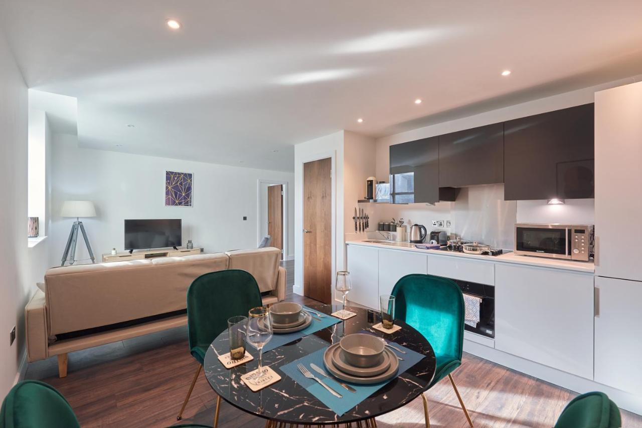 Seven Living Slough - Free Parking & Fast Wi-Fi Apartment ภายนอก รูปภาพ