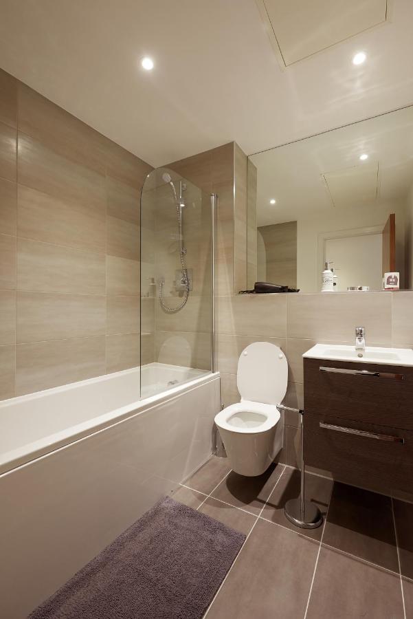 Seven Living Slough - Free Parking & Fast Wi-Fi Apartment ภายนอก รูปภาพ